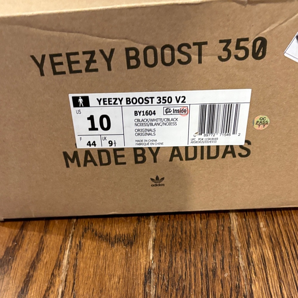 Adidas Black and White Yeezy Boost 350 V2 - Picture 2 of 6